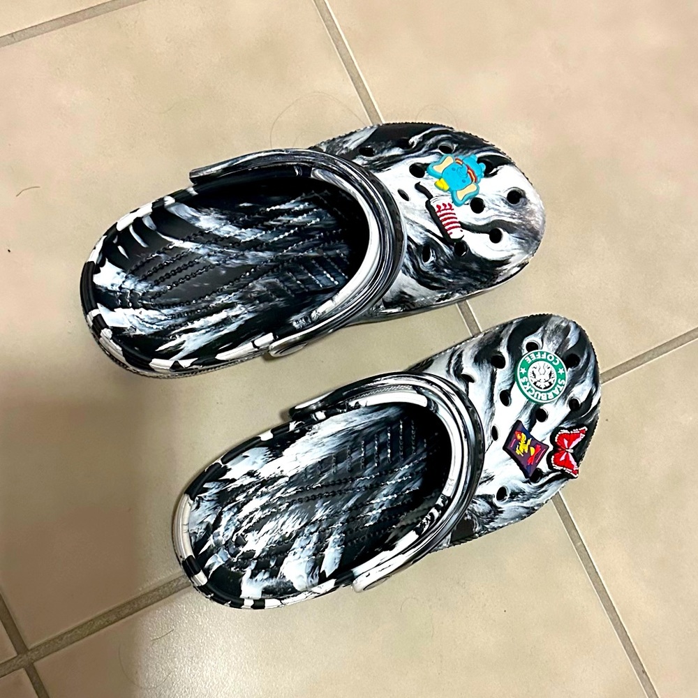 Crocs - unisex tie dye black and white.